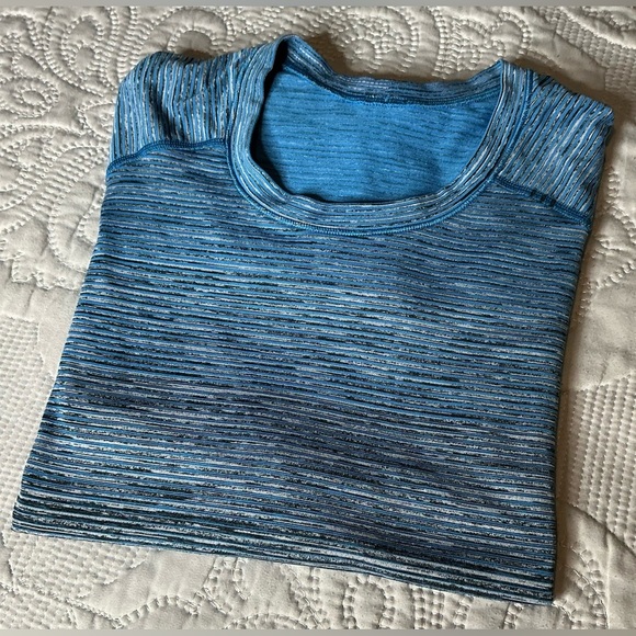 Lululemon Athletica Blue Black Gradient Short Sleeve Tee - Picture 7 of 7